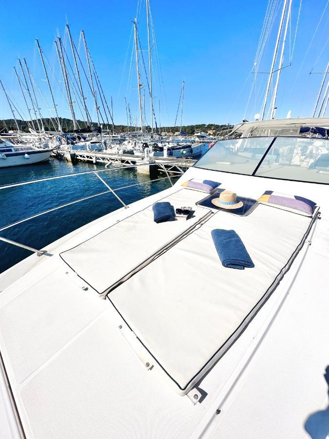 Hebergements Bateaux A Quai Porquerolles