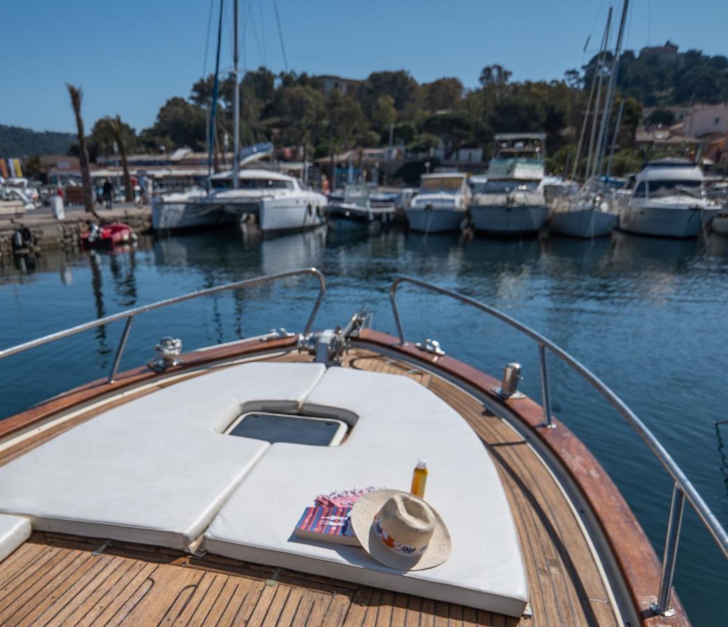 Botel Hebergements Bateaux A Quai Porquerolles