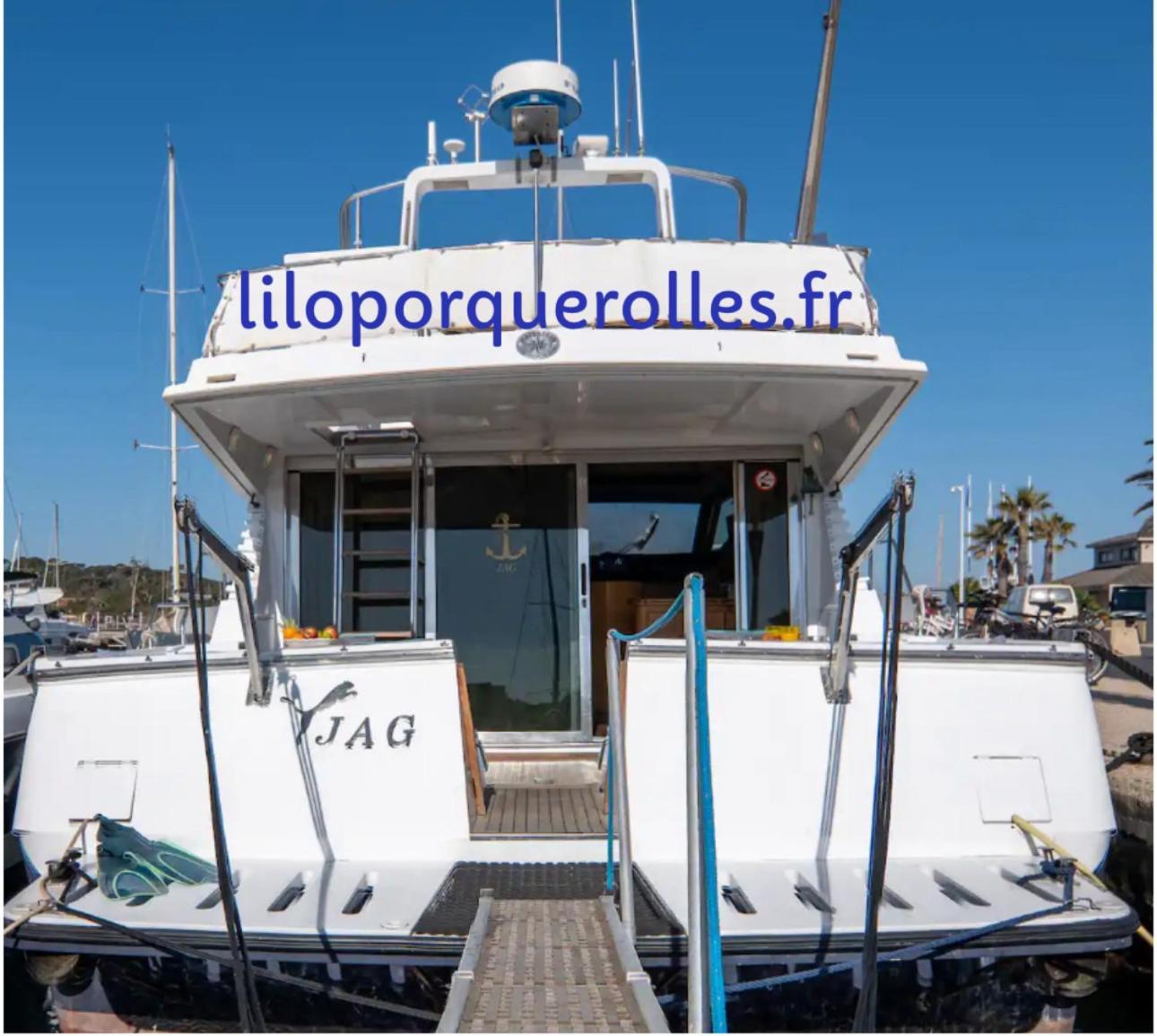 Hebergements Bateaux A Quai *